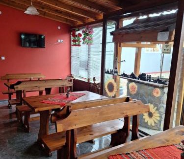 Dolna Mitropoliya House | Central Apartments: Ideal Stay with Kitchen Amenities