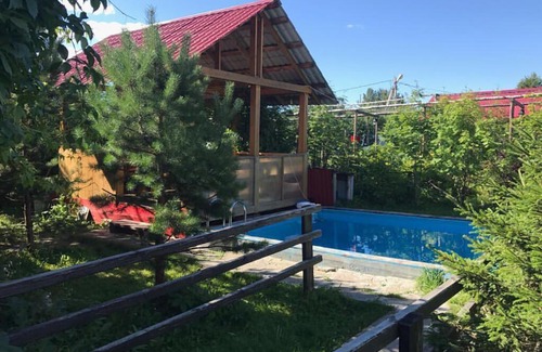 Sredneuralsk Hotel | Discover Кемпинг На Поляне: Family-Friendly Retreat with Pool