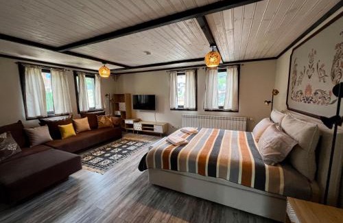 Koprivshtitsa House | Top-Rated Китанова къща: Family-Friendly Dining Awaits