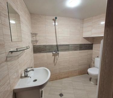 Sliven Apartment | Guest-Approved Китанови: Family-Friendly Rooms Await
