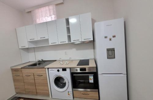 Sliven Apartment | Guest-Approved Китанови: Family-Friendly Rooms Await