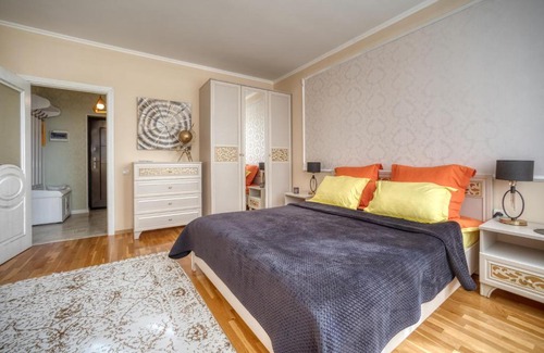 Svetlogorsk Apartment | Top-Rated Климт - Апартаменты Три Сестры with Hot Tub