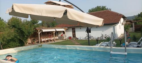 Gorna Oryahovitsa House | Discover Ковачевата къща: Pet-Friendly Retreat with Ocean Views