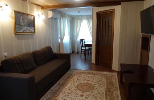 Yerkiv Hotel | Relax at КОЗАК ВАКУЛА: Family-Friendly with a Hot Tub