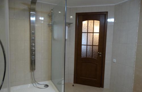 Yerkiv Hotel | Relax at КОЗАК ВАКУЛА: Family-Friendly with a Hot Tub