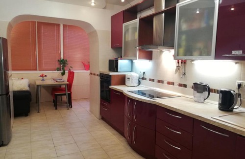 Reutov House | Convenient Room Steps from the Metro for Your Stay
