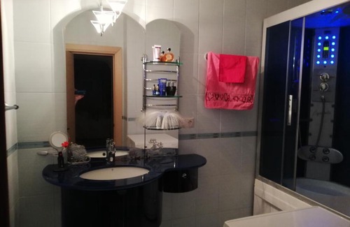 Reutov House | Convenient Room Steps from the Metro for Your Stay