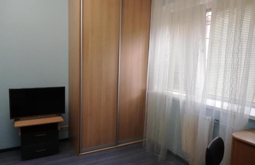 Reutov House | Convenient Room Steps from the Metro for Your Stay