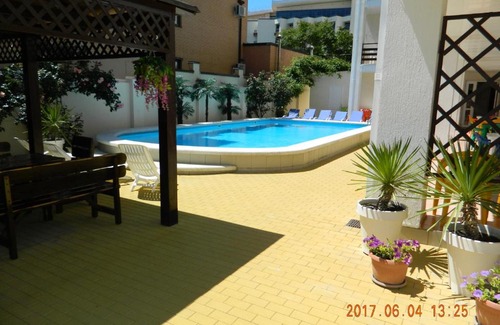 Gelendzhik House | Relaxing Rooms with Pool Access for Your Getaway