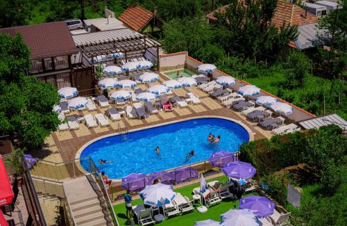 Gorna Oryahovitsa Hotel | Relax at Комплекс Бабенец with Ocean View & Pool Access