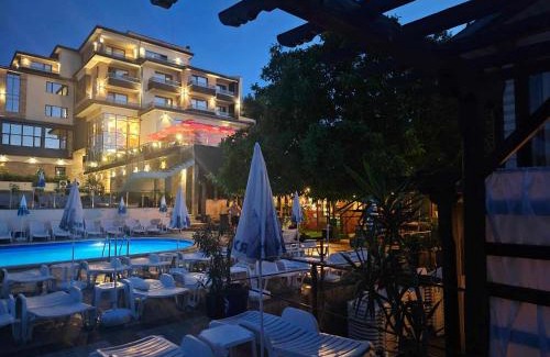 Gorna Oryahovitsa Hotel | Relax at Комплекс Бабенец with Ocean View & Pool Access
