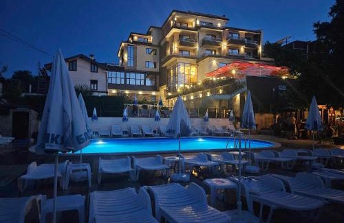 Gorna Oryahovitsa Hotel | Relax at Комплекс Бабенец with Ocean View & Pool Access