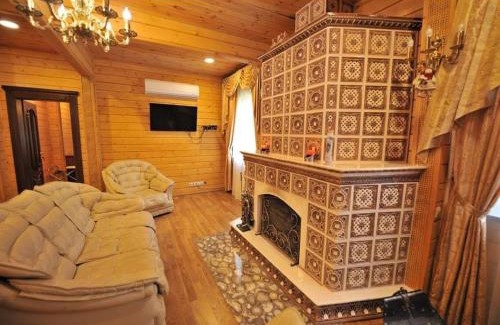 Klavdiyevo-Tarasove House | Family-Friendly GoldFish Club: Rated 10/10 for Relaxation