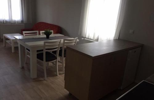 Tsigov Chark House | Discover Комплекс Кали: Pet-Friendly Retreat with Pool