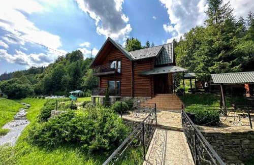 Mykulychyn House | Discover Під лісом: 4-Star Cottages with Ocean Views