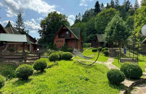 Mykulychyn House | Discover Під лісом: 4-Star Cottages with Ocean Views