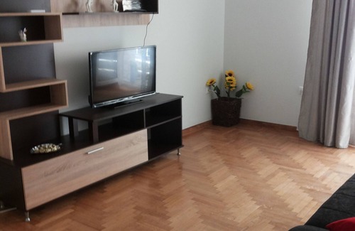 Attiki Apartment | Cozy and Clean Hotel with Breakfast for Family Comfort