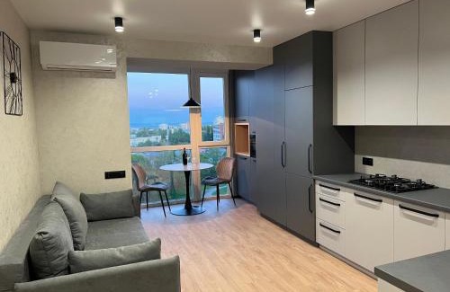 Khmelnitskiy Apartment | Cozy Suite with Child-Friendly Amenities - Rated 9.9/10