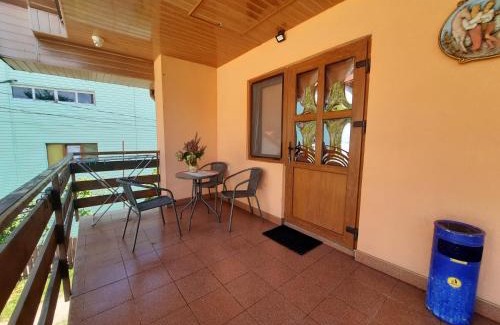 Karpaty Cabin | Comfort Hotel: Guest Rated 9.8 with Pet-Friendly Amenities
