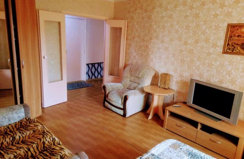 Krasnoyarsk Apartment | Guest Rated 10/10 at Космонавтов 17 with Hot Tub Access