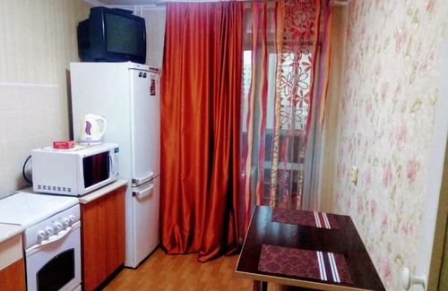 Krasnoyarsk Apartment | Guest Rated 10/10 at Космонавтов 17 with Hot Tub Access