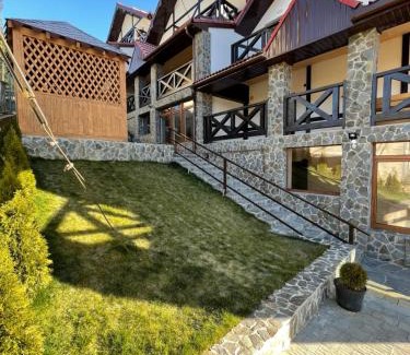 Bukovel Cabin | Cozy Cottages “Друзі” with Spa and Oceanfront Views