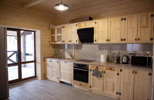 Bukovel Cabin | Cozy Cottages “Друзі” with Spa and Oceanfront Views