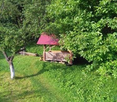 Verkhovyna House | Pet-Friendly Cottage "Барвінок" - Guest Rated 9.8/10