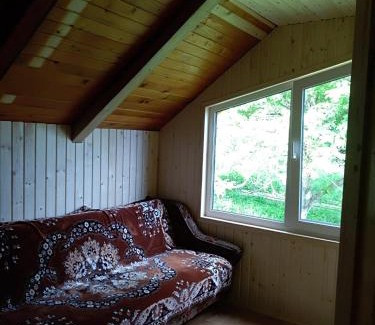 Verkhovyna House | Pet-Friendly Cottage "Барвінок" - Guest Rated 9.8/10