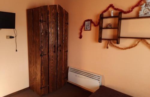 Vorokhta House | Guest Rated 10/10 at Котедж Віадук with Hot Tub & Fireplace