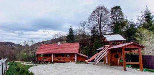 Huklyvyi Ski Chalet | Cozy Cottage in the Carpathians - Rated 9.8/10 & Pet Friendly