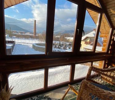 Skole House | Cozy Cottage in the Carpathians, Pet & Child Friendly Stay