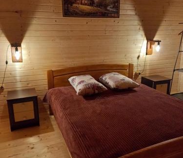 Huklyvyi House | Cozy Cottage "Затишний відпочинок" with Breakfast & Kitchen