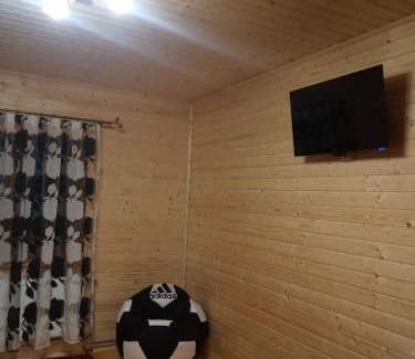 Huklyvyi House | Cozy Cottage "Затишний відпочинок" with Breakfast & Kitchen