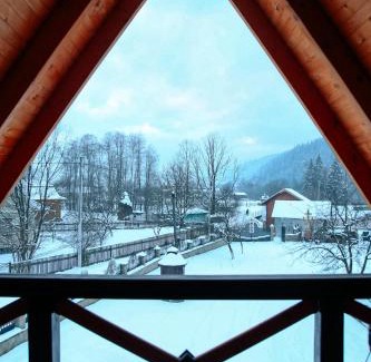 Snidavka Apartment | Explore Cottage "Medoviy Sad": Rated 10/10 with Hot Tub