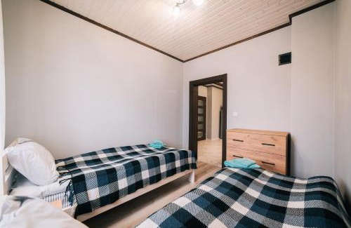 Korchyn House | Relax at Котедж "Під Горбком" - Pet Friendly & Oceanfront