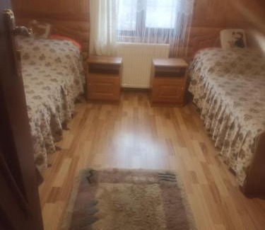 Kosiv House | Cozy Cottage "Хата Рибака" with Family-Friendly Amenities