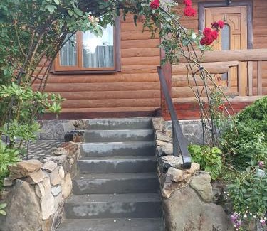 Kosiv House | Cozy Cottage "Хата Рибака" with Family-Friendly Amenities