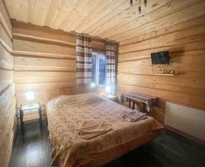 Verkhovyna Apartment | Discover Котедж Шум Черемоша by the River - 9.8 Rated Stay