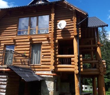 Mykulychyn Ski Chalet | Discover River Hill: Pet-Friendly Gem with Ocean Views