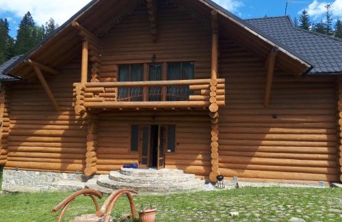 Mykulychyn Ski Chalet | Discover River Hill: Pet-Friendly Gem with Ocean Views