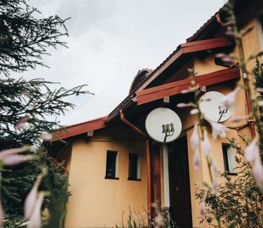 Slavske Cabin | Cozy Cottage "Romanna" - Family-Friendly with Hot Tub