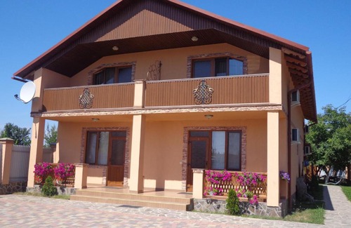Transcarpathia Cabin | Oceanfront Котедж Silvia with Hot Tub & Amazing Views