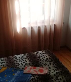 Plavya House | Cozy Котедж: Family-Friendly Retreat with Kitchen Access