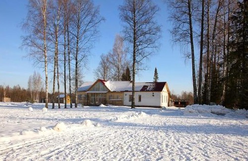 Bol'Shedvorskoe House | Discover Comfort at Коттеджный комплекс "Замок" by the Sea