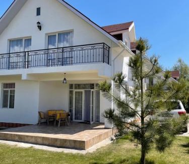 Cholpon-Ata Villa | Escape to Коттедж на берегу Иссык-Куля with Ocean Views