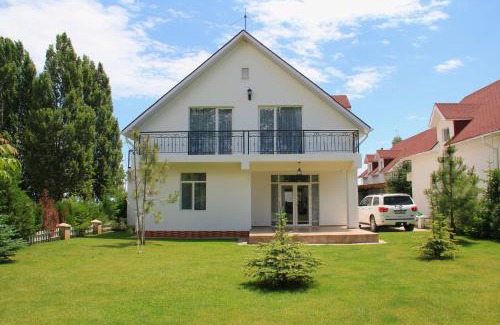Cholpon-Ata Villa | Escape to Коттедж на берегу Иссык-Куля with Ocean Views