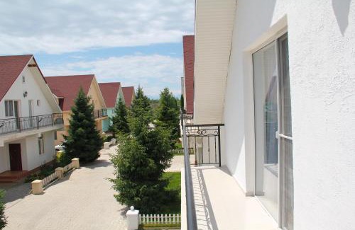 Cholpon-Ata Villa | Escape to Коттедж на берегу Иссык-Куля with Ocean Views