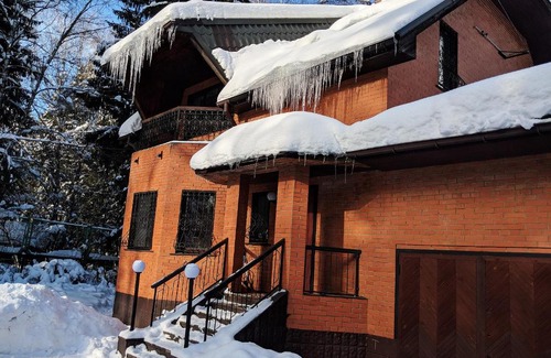 Zelenogradskiy House | Top-Rated Коттедж на Ярославке with Hot Tub & Kitchen
