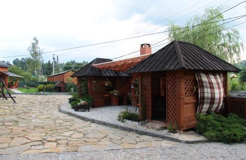 Yasinya Hotel | Experience коттедж "Пятое Колесо" with Pool and Dining